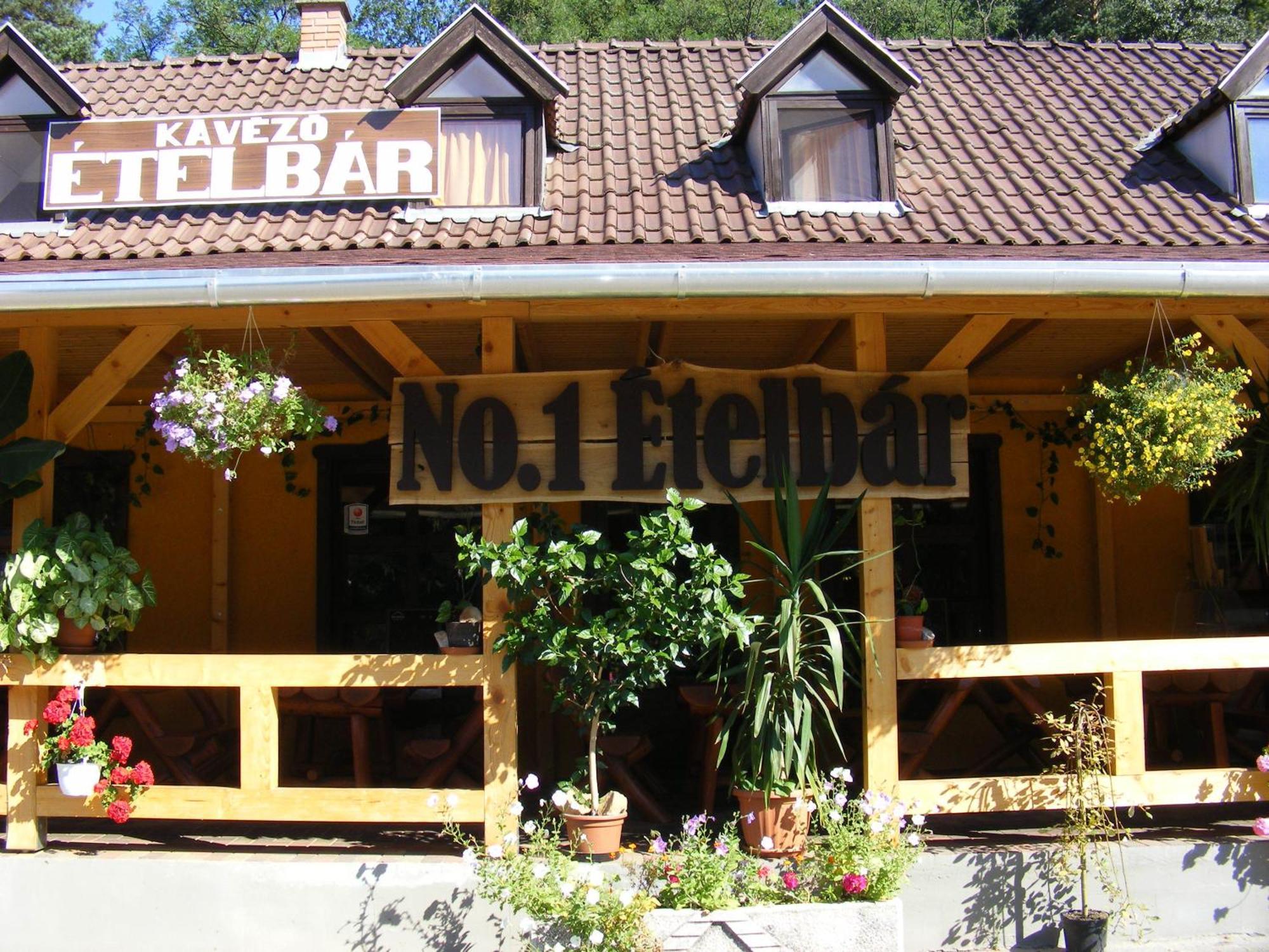 No. 1 Hotel és Vendégház Parád Esterno foto
